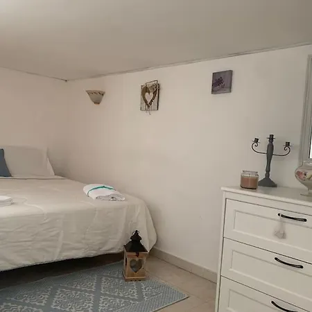 La Petite Maison Apartment *